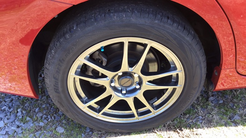 タイヤホイール前