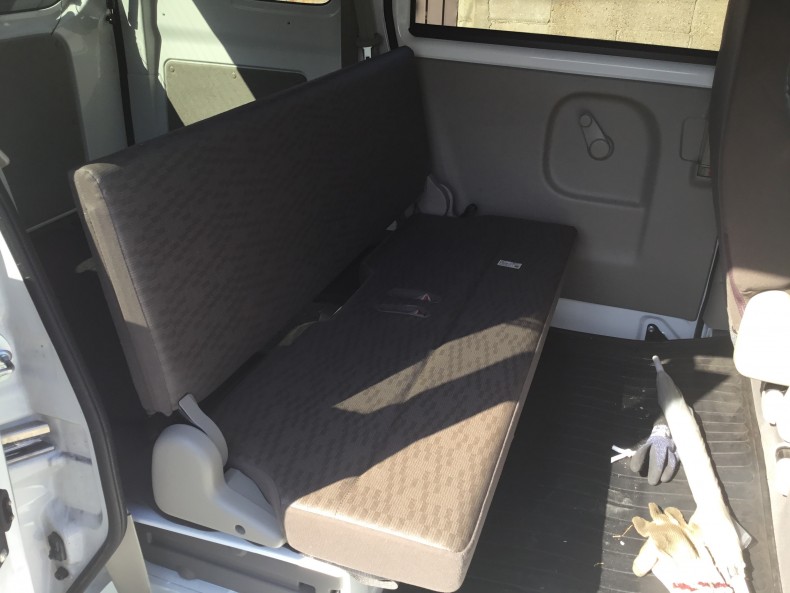 内装後方シート