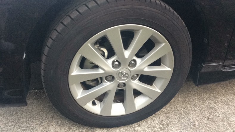 タイヤホイール前