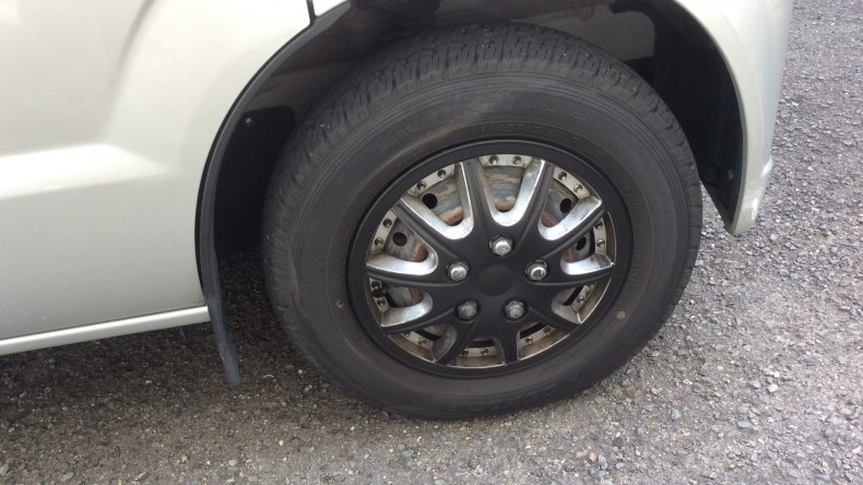 タイヤホイール前