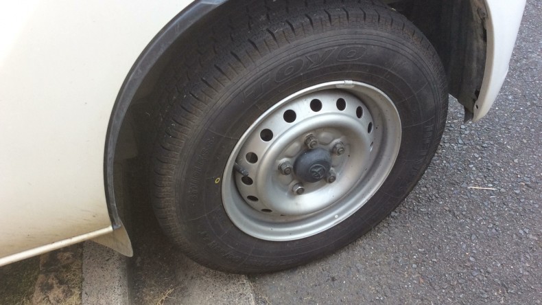 タイヤホイール前