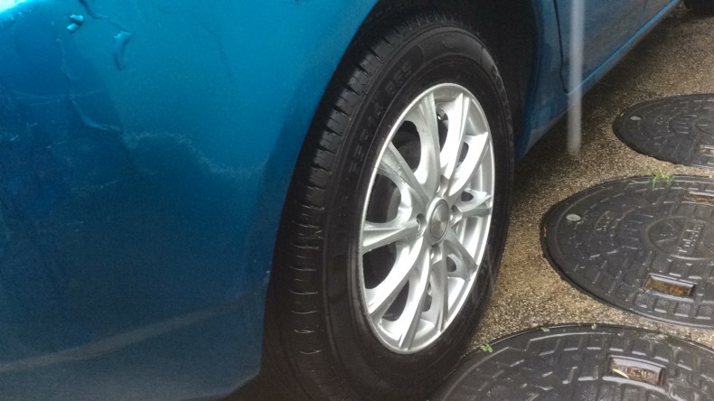 タイヤホイール前