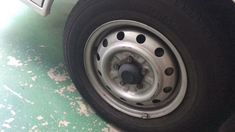 タイヤホイール前