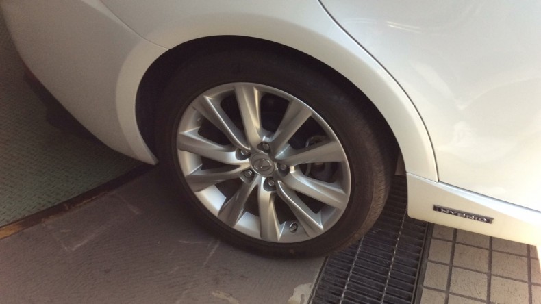 タイヤホイール前