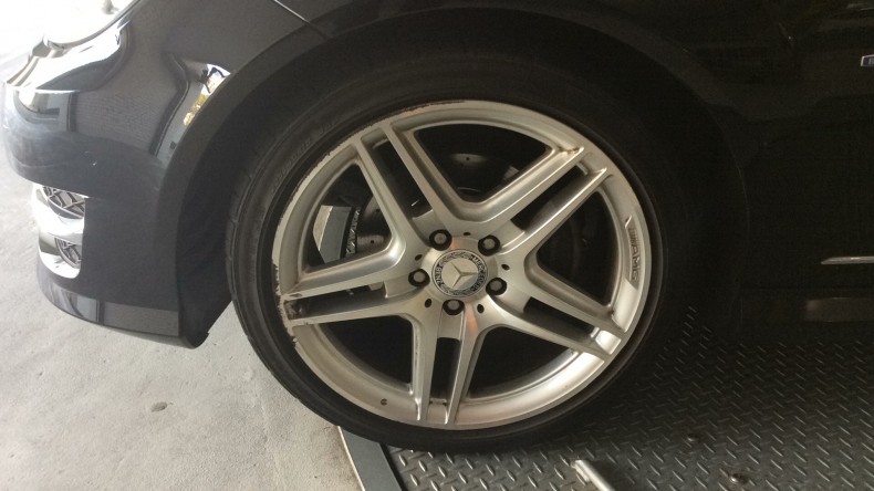 タイヤホイール前