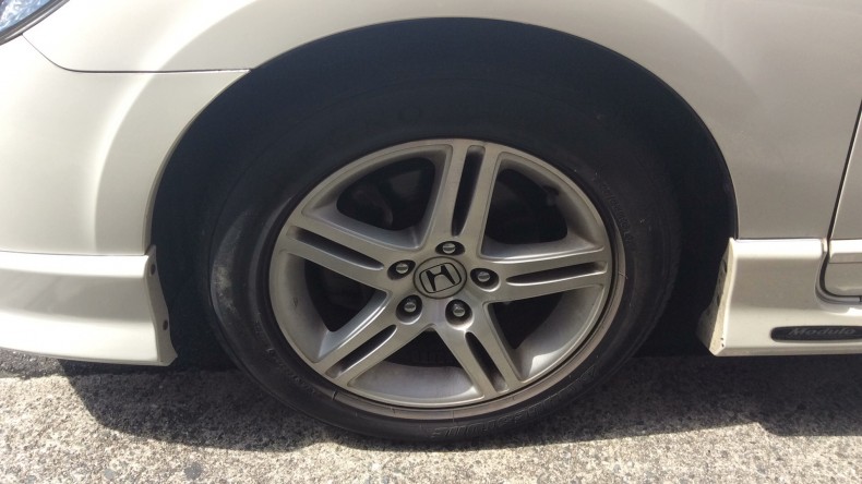 タイヤホイール前