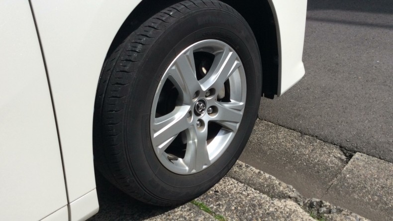 タイヤホイール前