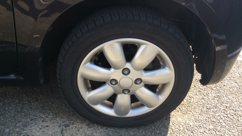 タイヤホイール前