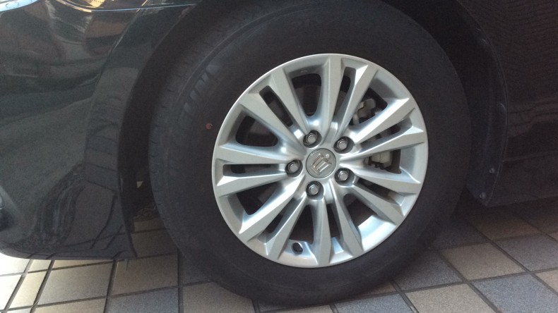 タイヤホイール前