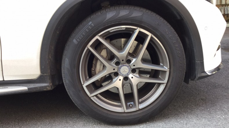 タイヤホイール前