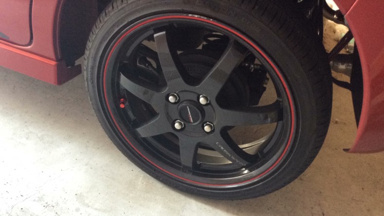 タイヤホイール前