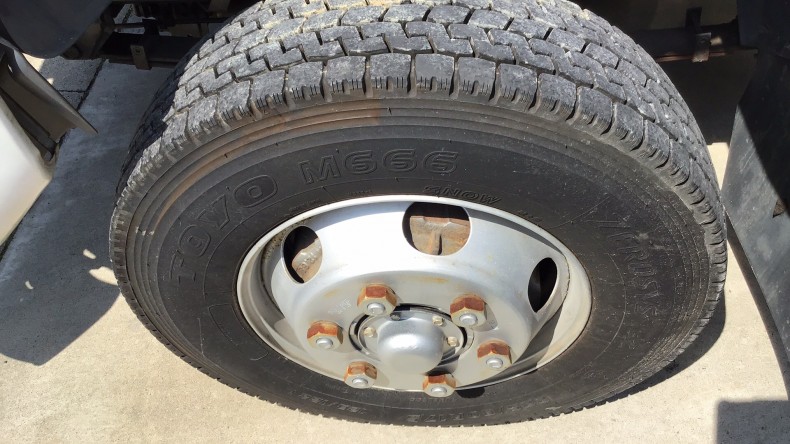 タイヤホイール前