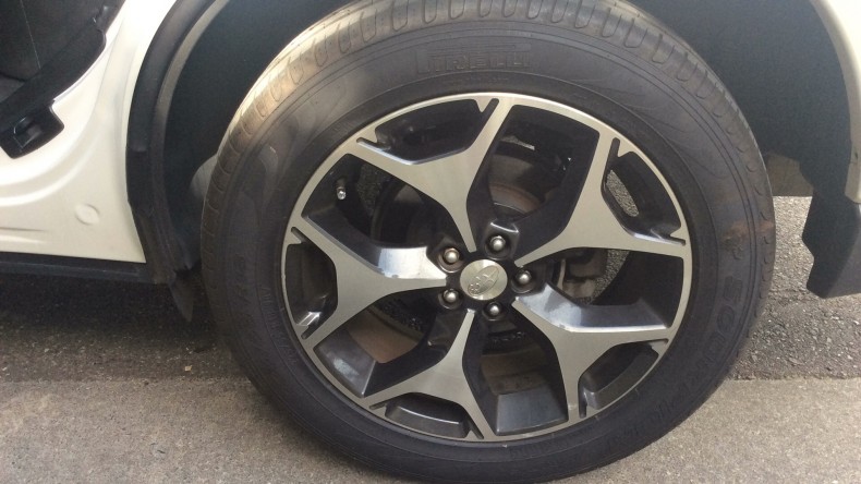 タイヤホイール前