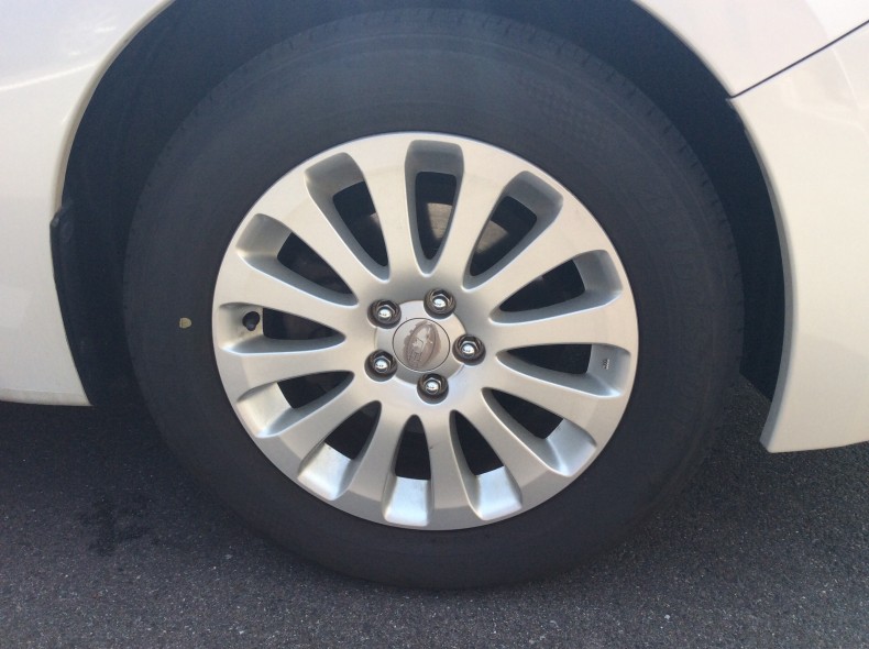 タイヤホイール前