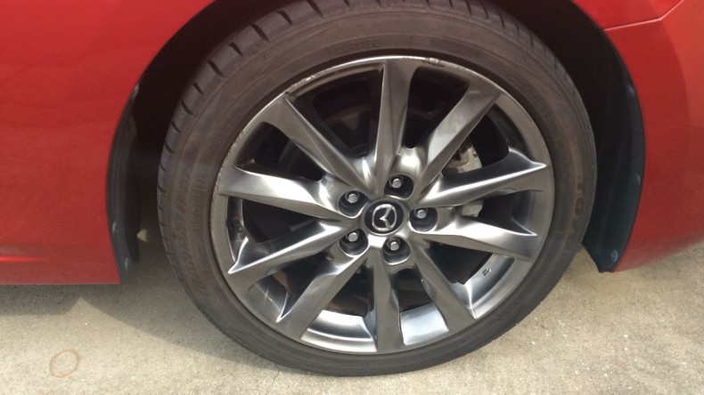 タイヤホイール前