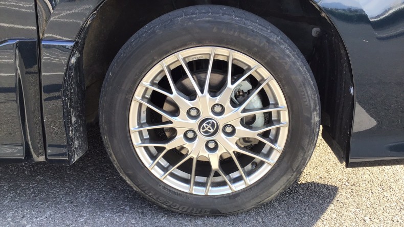 タイヤホイール前