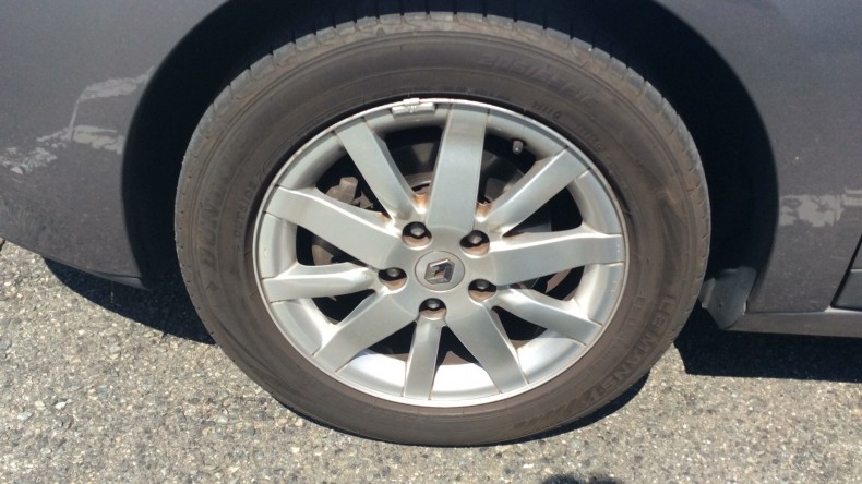 タイヤホイール前