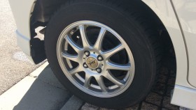 タイヤホイール前