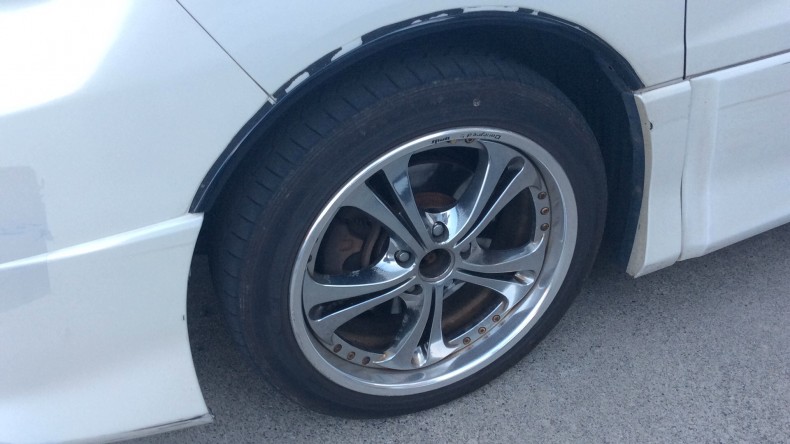 タイヤホイール前