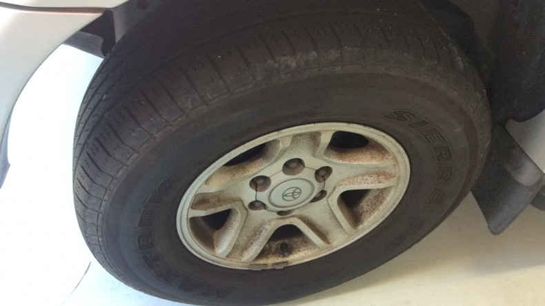 タイヤホイール前