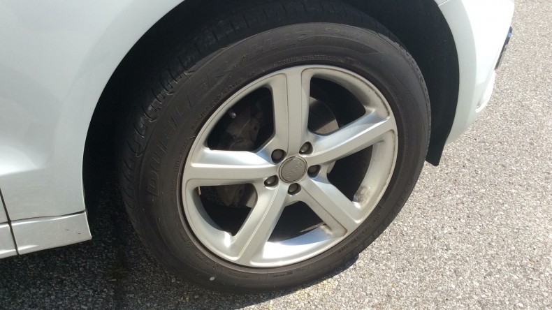 タイヤホイール前