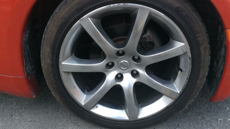 タイヤホイール前