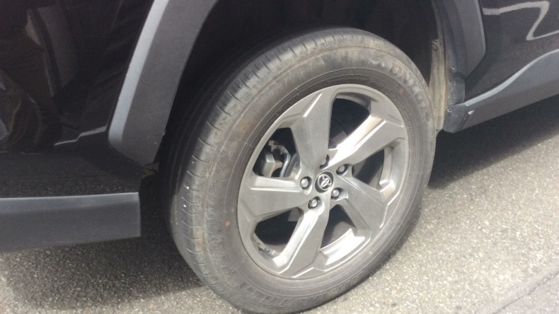 タイヤホイール前