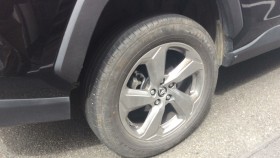 タイヤホイール前