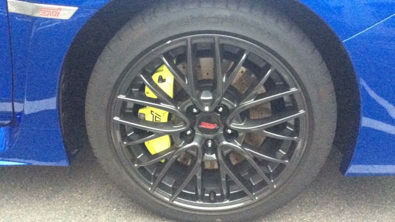 タイヤホイール前