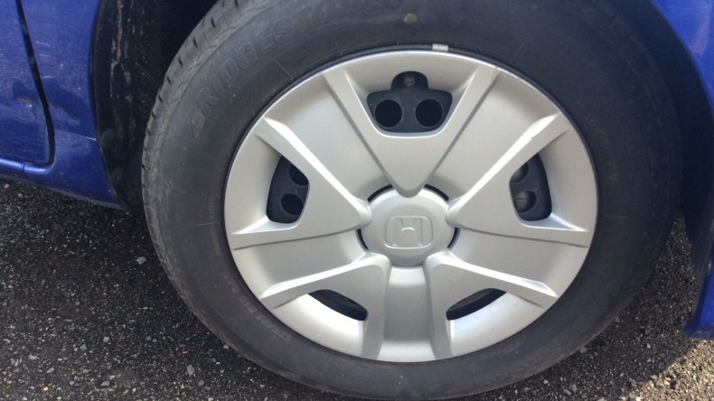 タイヤホイール前