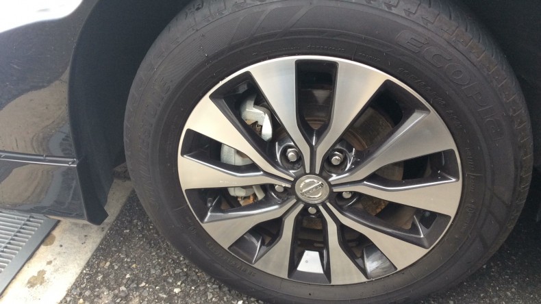 タイヤホイール前