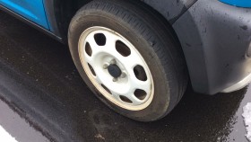 タイヤホイール前