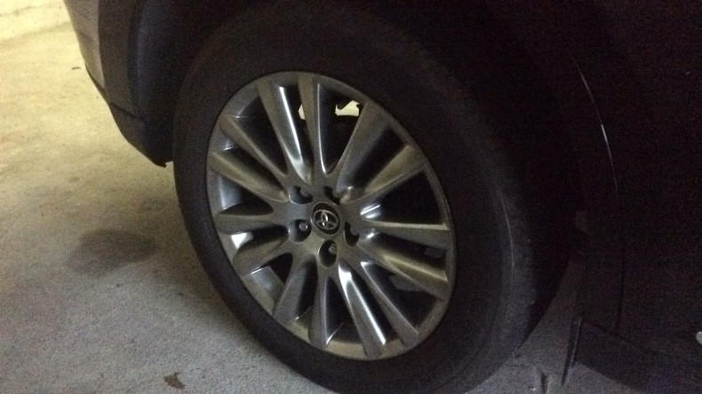 タイヤホイール前