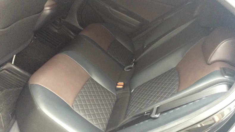 内装後方シート