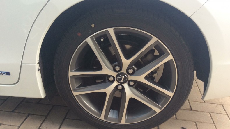 タイヤホイール前