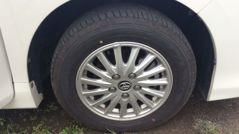 タイヤホイール前