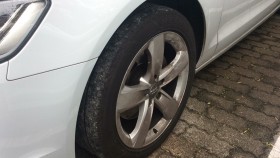 タイヤホイール前