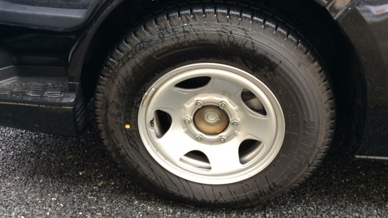 タイヤホイール前