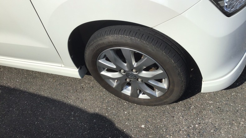 タイヤホイール前