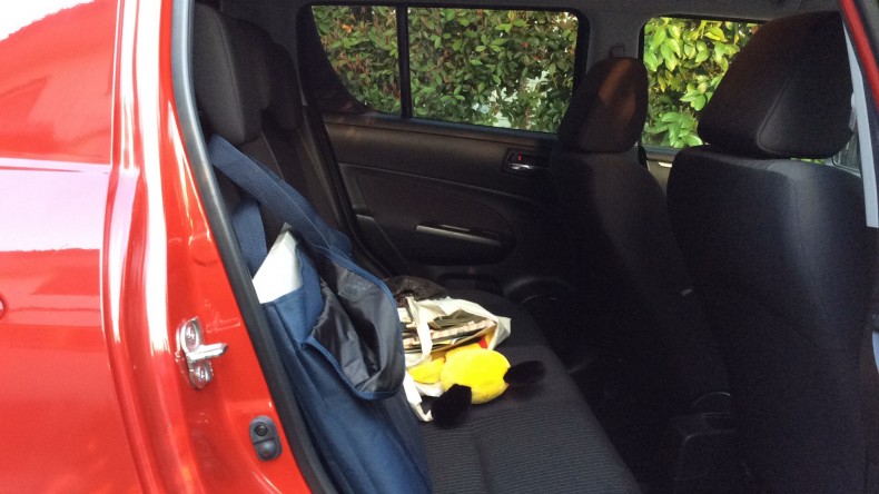 内装後方シート