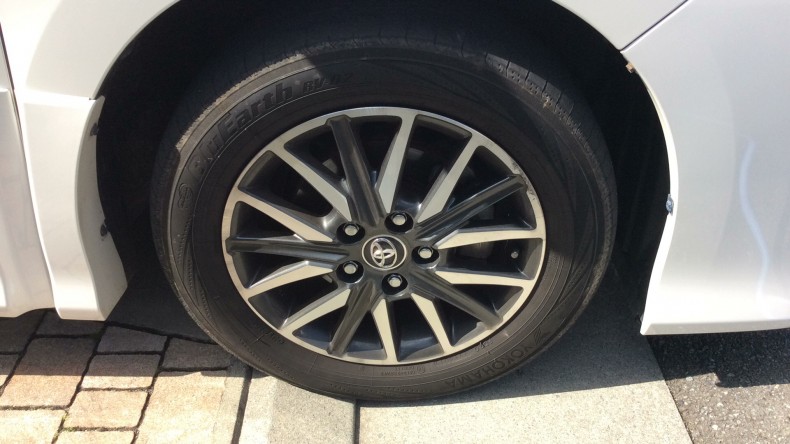 タイヤホイール前