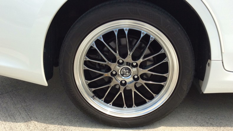 タイヤホイール前