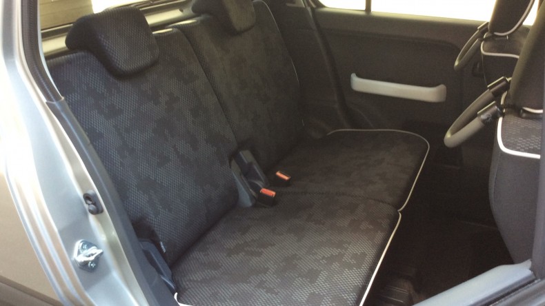内装後方シート