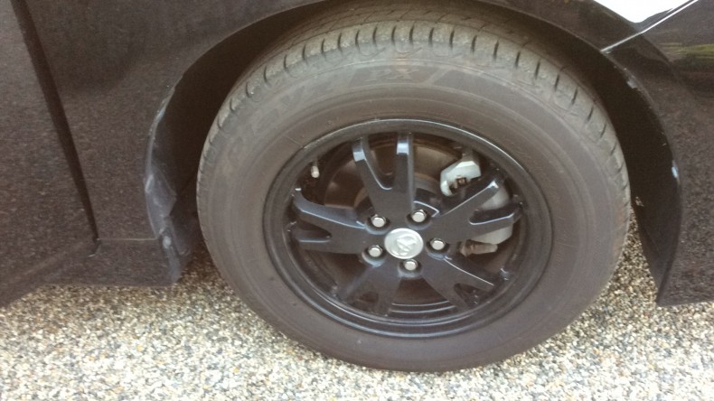 タイヤホイール前