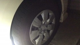 タイヤホイール前