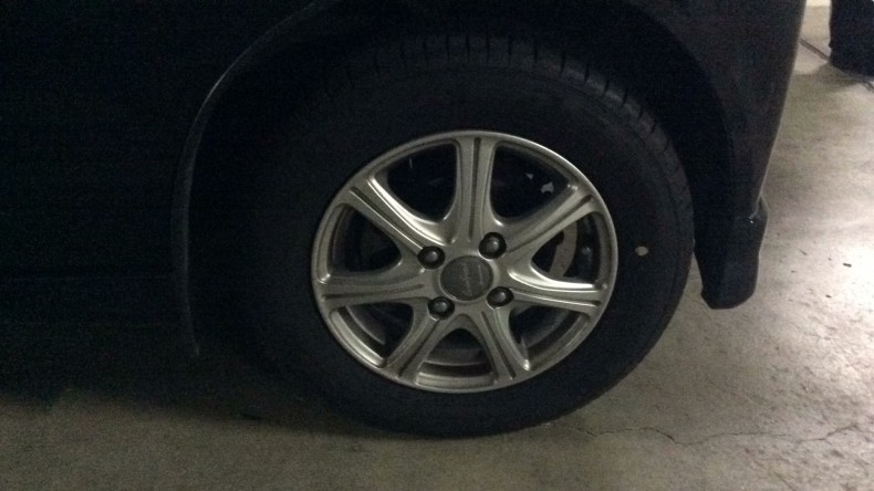 タイヤホイール前