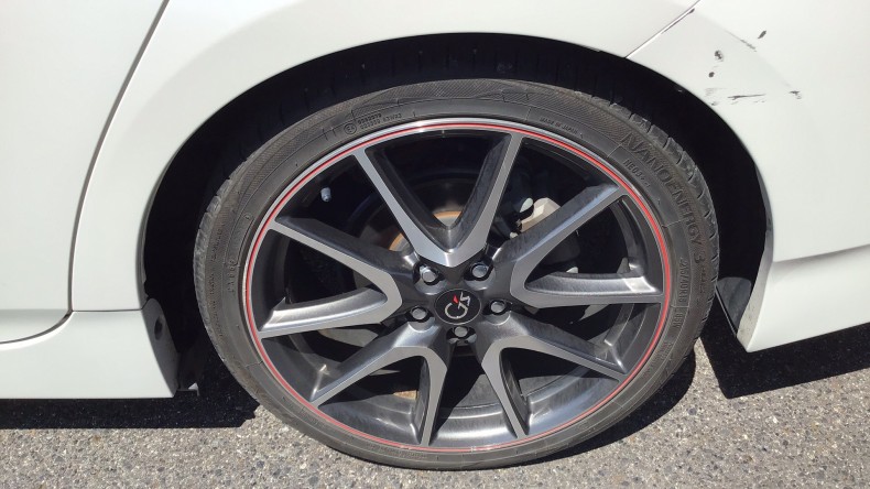 タイヤホイール前