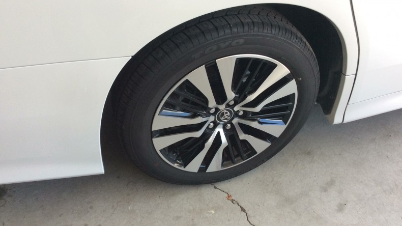 タイヤホイール前