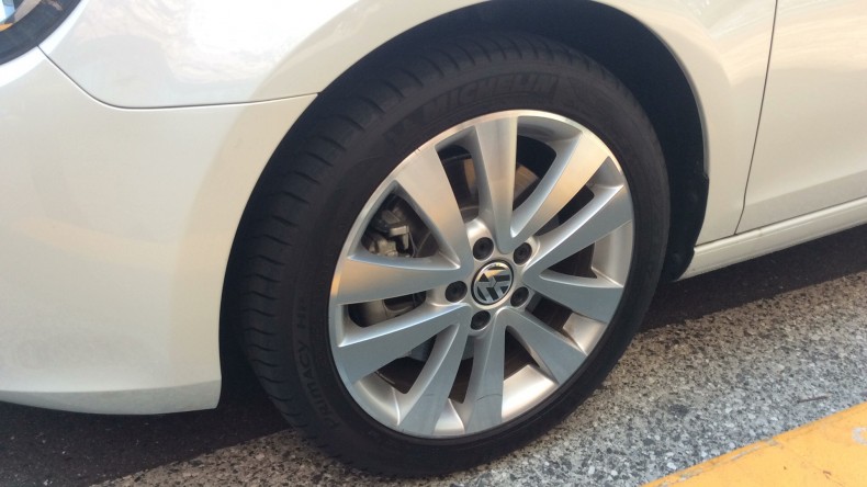 タイヤホイール前