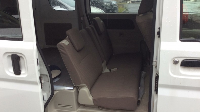 内装後方シート